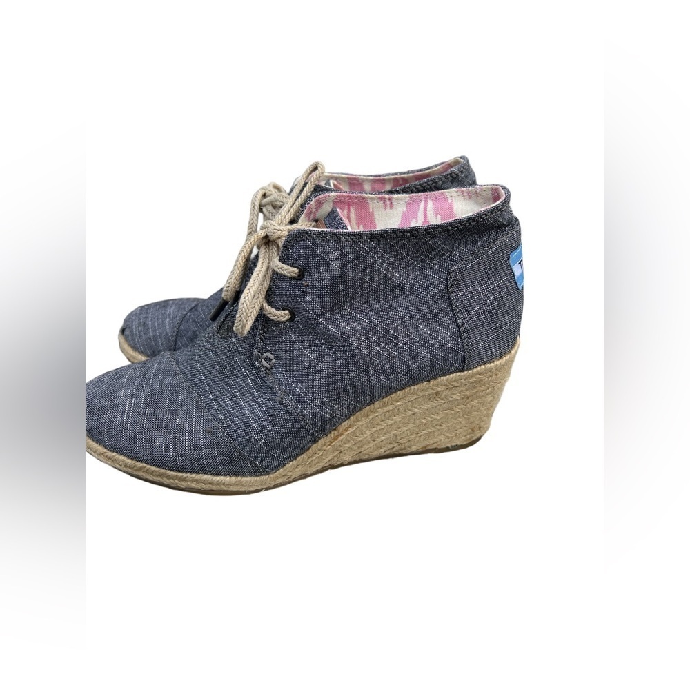 Toms Desert Wedges in Chambray Size 7.5 - Picture 4 of 9